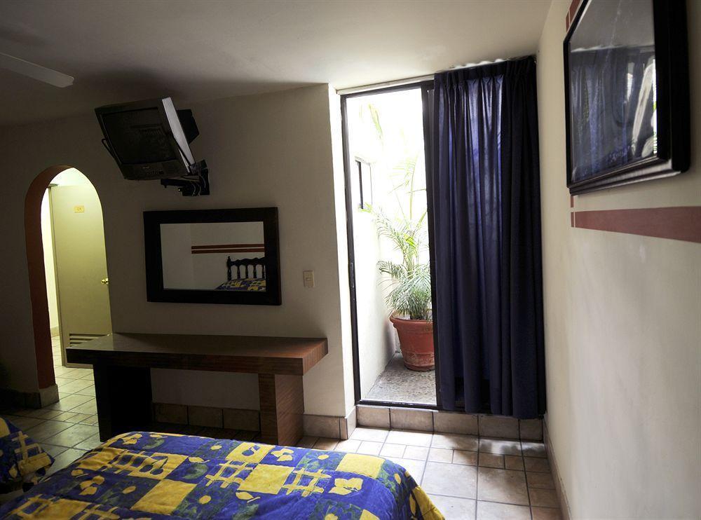 Hotel Arboledas Industrial Guadalajara Ngoại thất bức ảnh